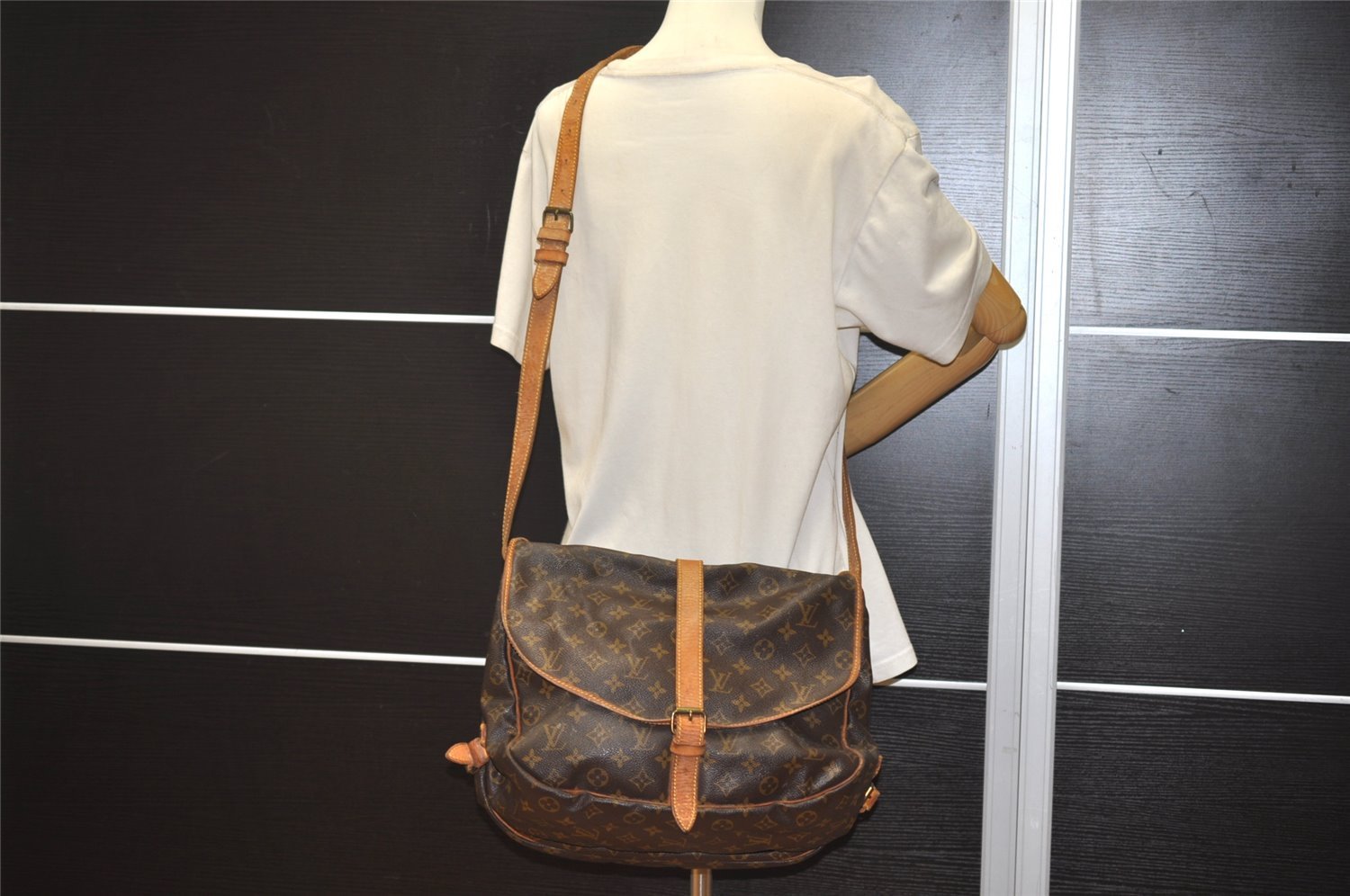 Authentic Louis Vuitton Monogram Saumur 35 Shoulder Cross Bag M42254 LV 2104J