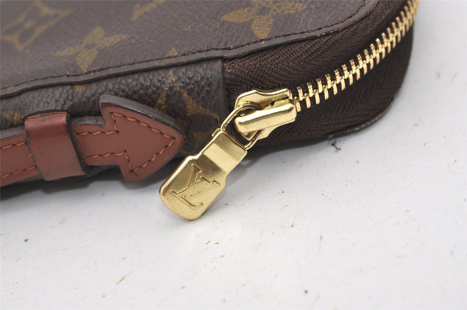 Authentic Louis Vuitton Monogram Poche Escapade Travel Case M60113 LV 2109J