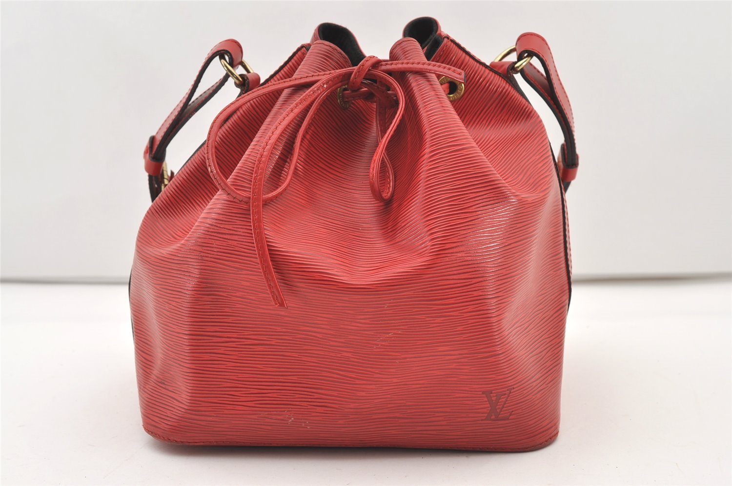Authentic Louis Vuitton Epi Petit Noe Shoulder Drawstring Bag M44107 Red 2111J