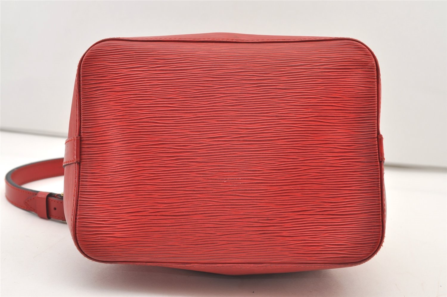 Authentic Louis Vuitton Epi Petit Noe Shoulder Drawstring Bag M44107 Red 2111J