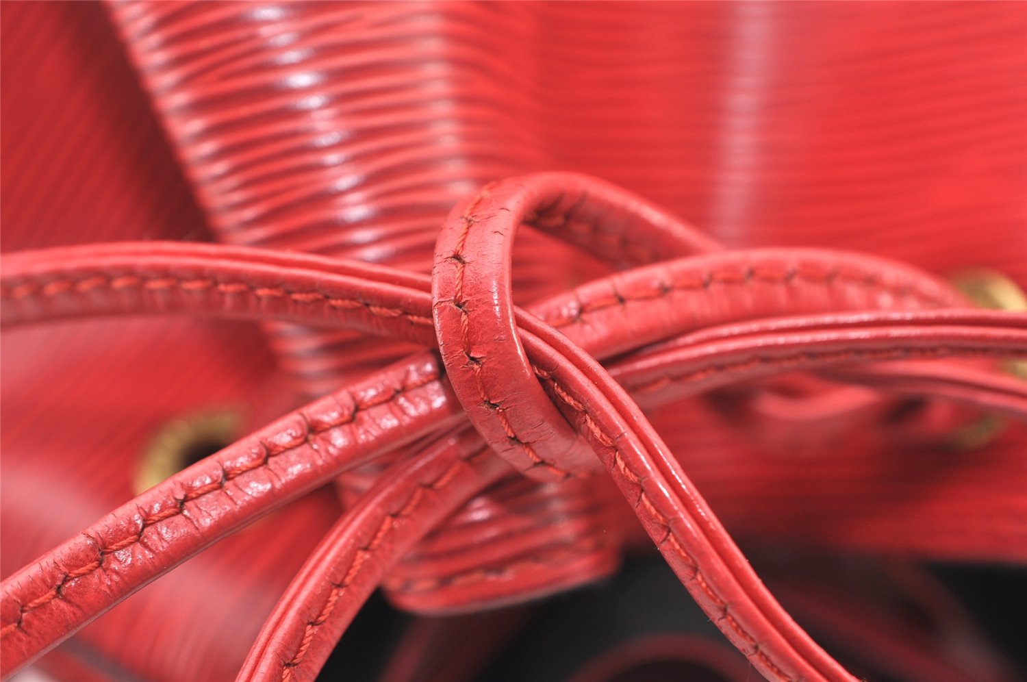 Authentic Louis Vuitton Epi Petit Noe Shoulder Drawstring Bag M44107 Red 2111J