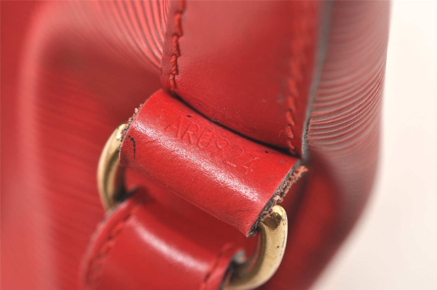 Authentic Louis Vuitton Epi Petit Noe Shoulder Drawstring Bag M44107 Red 2111J