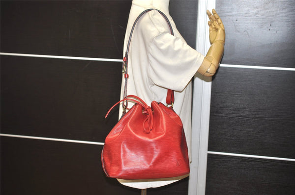 Authentic Louis Vuitton Epi Petit Noe Shoulder Drawstring Bag M44107 Red 2111J