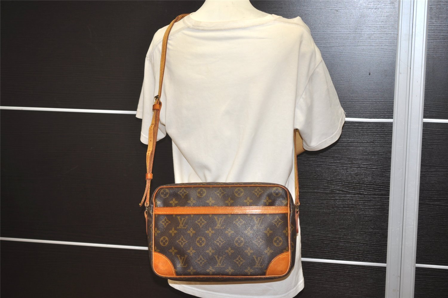 Authentic Louis Vuitton Monogram Trocadero 30 Shoulder Cross Bag M51272 LV 2122J