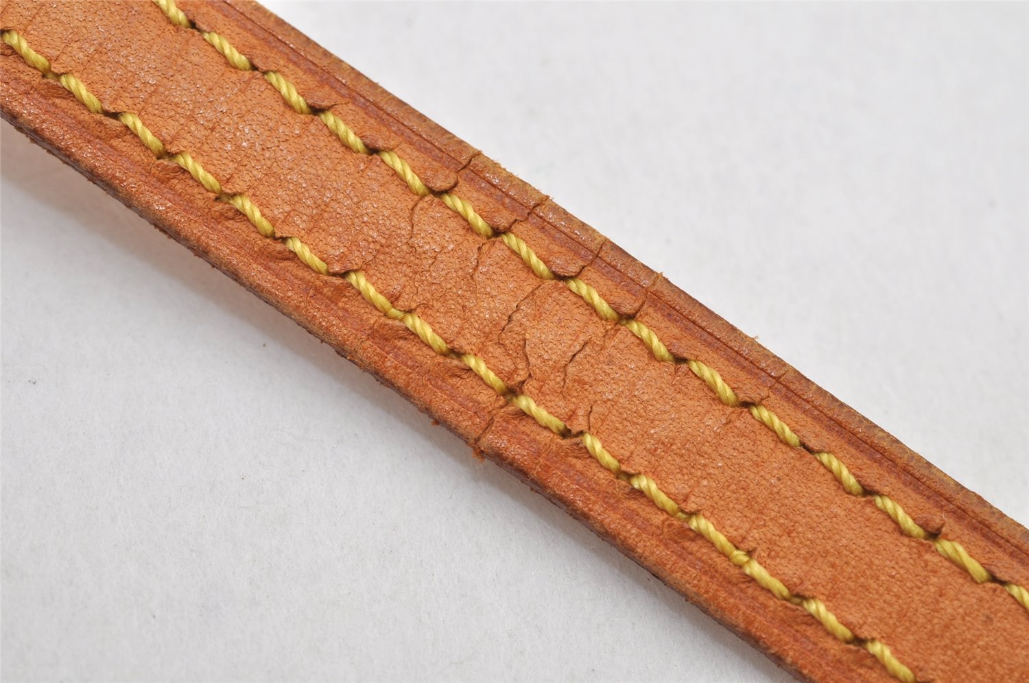 Authentic Louis Vuitton Leather Shoulder Strap Beige 46.1