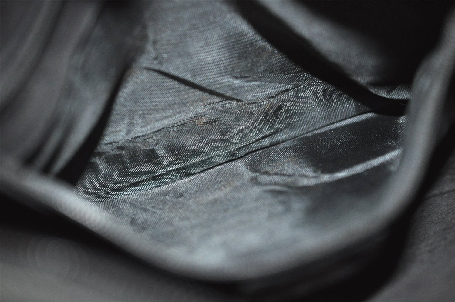 Authentic GUCCI Leather Shoulder Cross Body Bag Purse Black 2145I