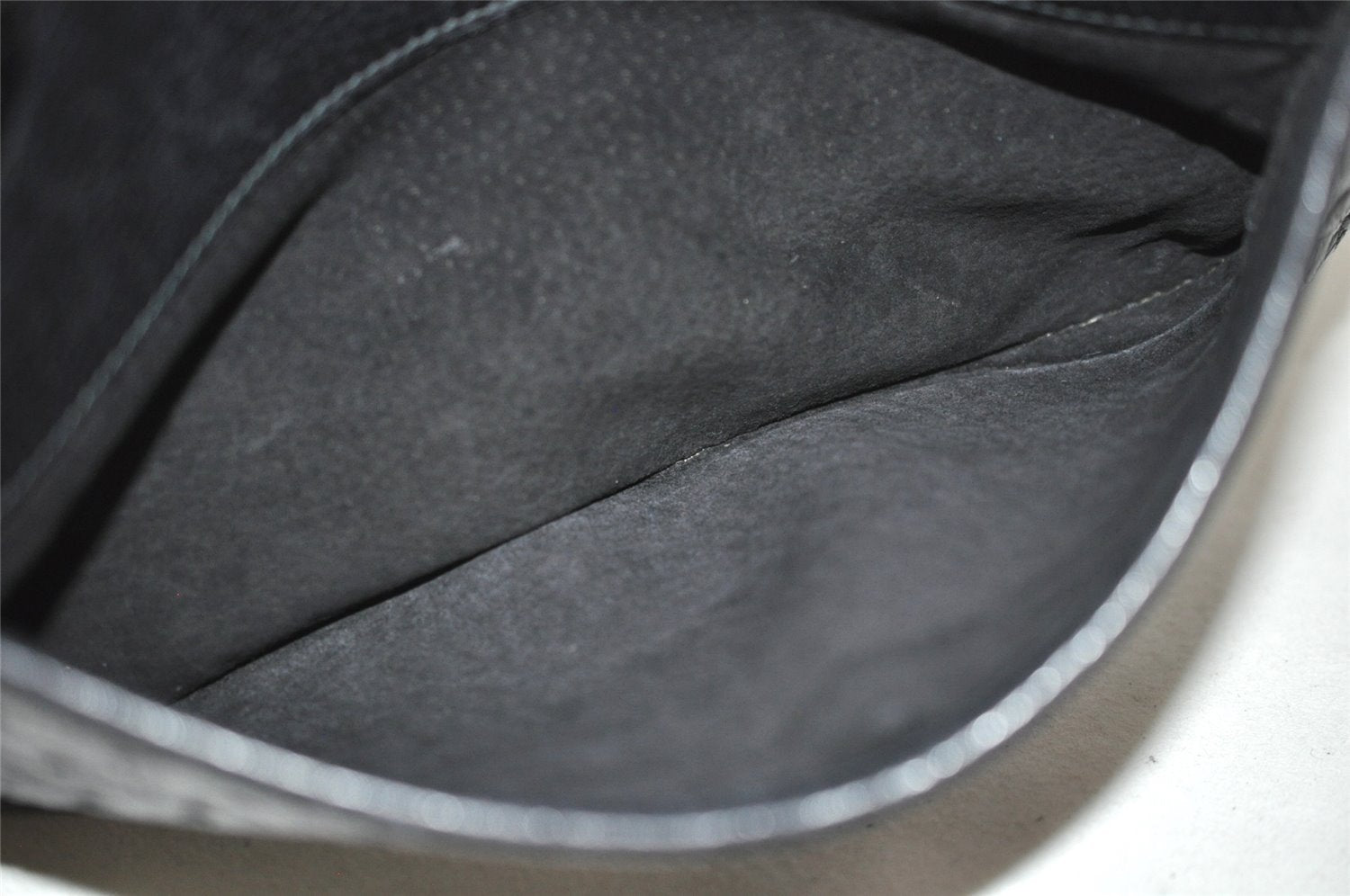 Authentic GUCCI Leather Shoulder Cross Body Bag Purse Black 2145I