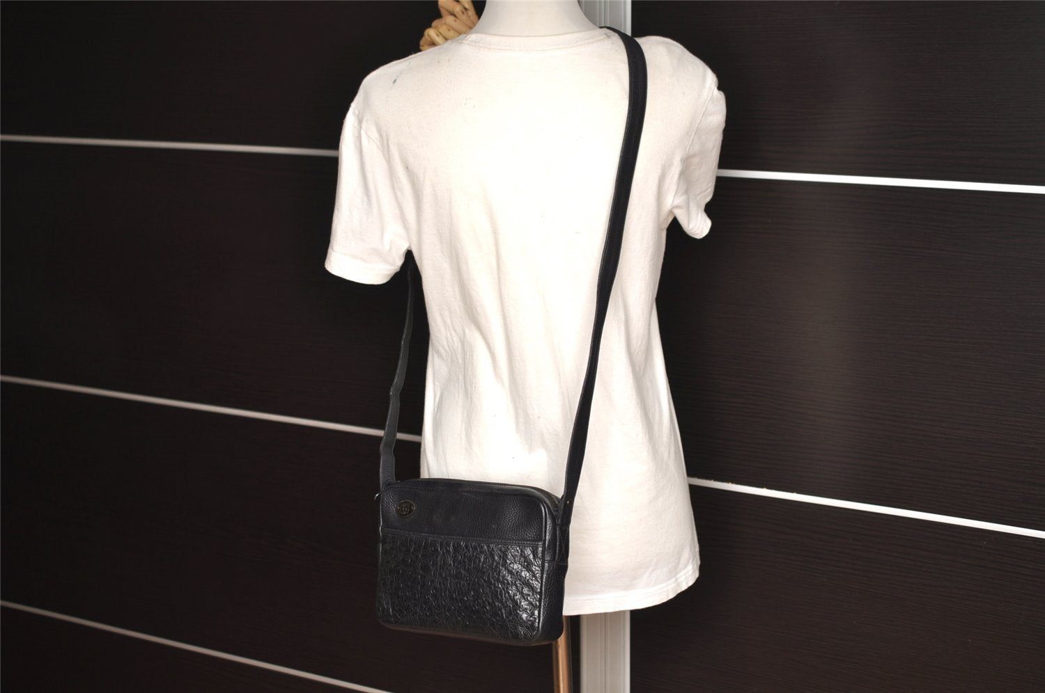 Authentic GUCCI Leather Shoulder Cross Body Bag Purse Black 2145I