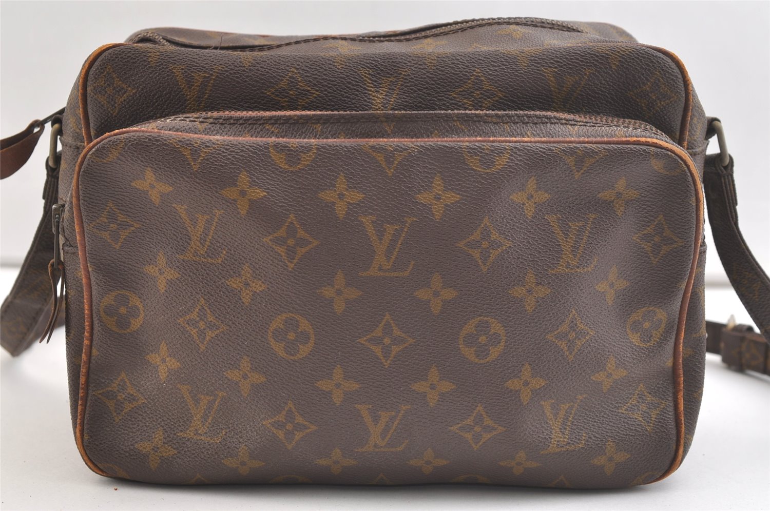 Authentic Louis Vuitton Monogram Nile Shoulder Cross Body Bag Old Model LV 2151K