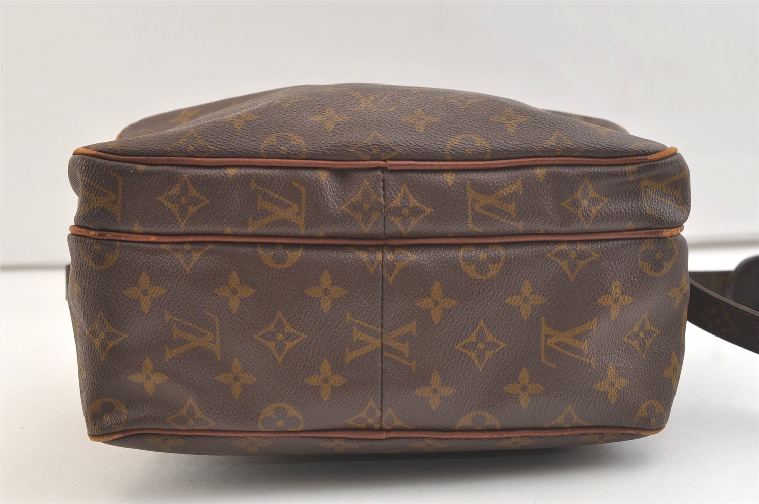 Authentic Louis Vuitton Monogram Nile Shoulder Cross Body Bag Old Model LV 2151K