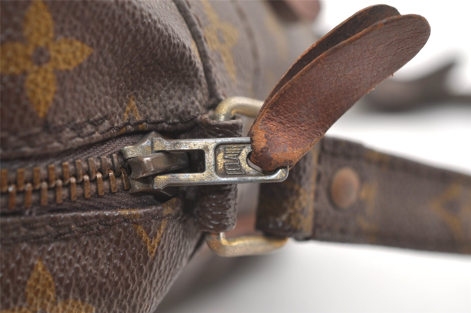 Authentic Louis Vuitton Monogram Nile Shoulder Cross Body Bag Old Model LV 2151K