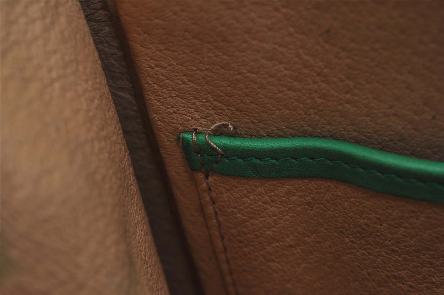 Authentic GUCCI Animalier Tiger Shoulder Crossbody Bag Suede Leather Green 2163I