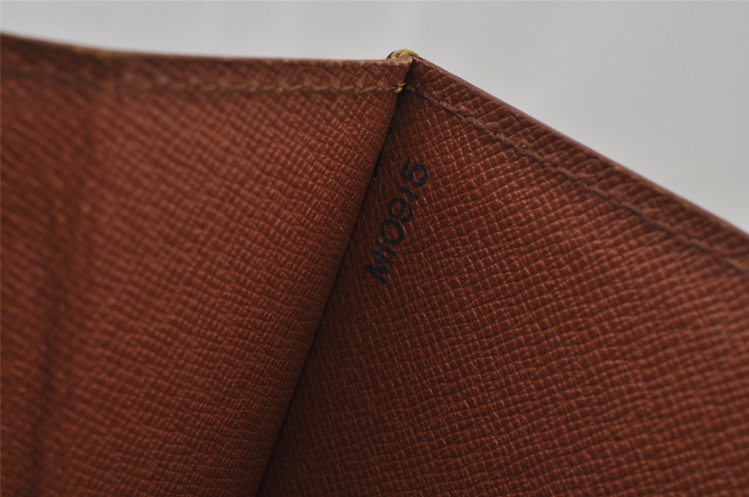 Authentic Louis Vuitton Epi Serviette Conseiller Briefcase Brown M54428 LV 2172J