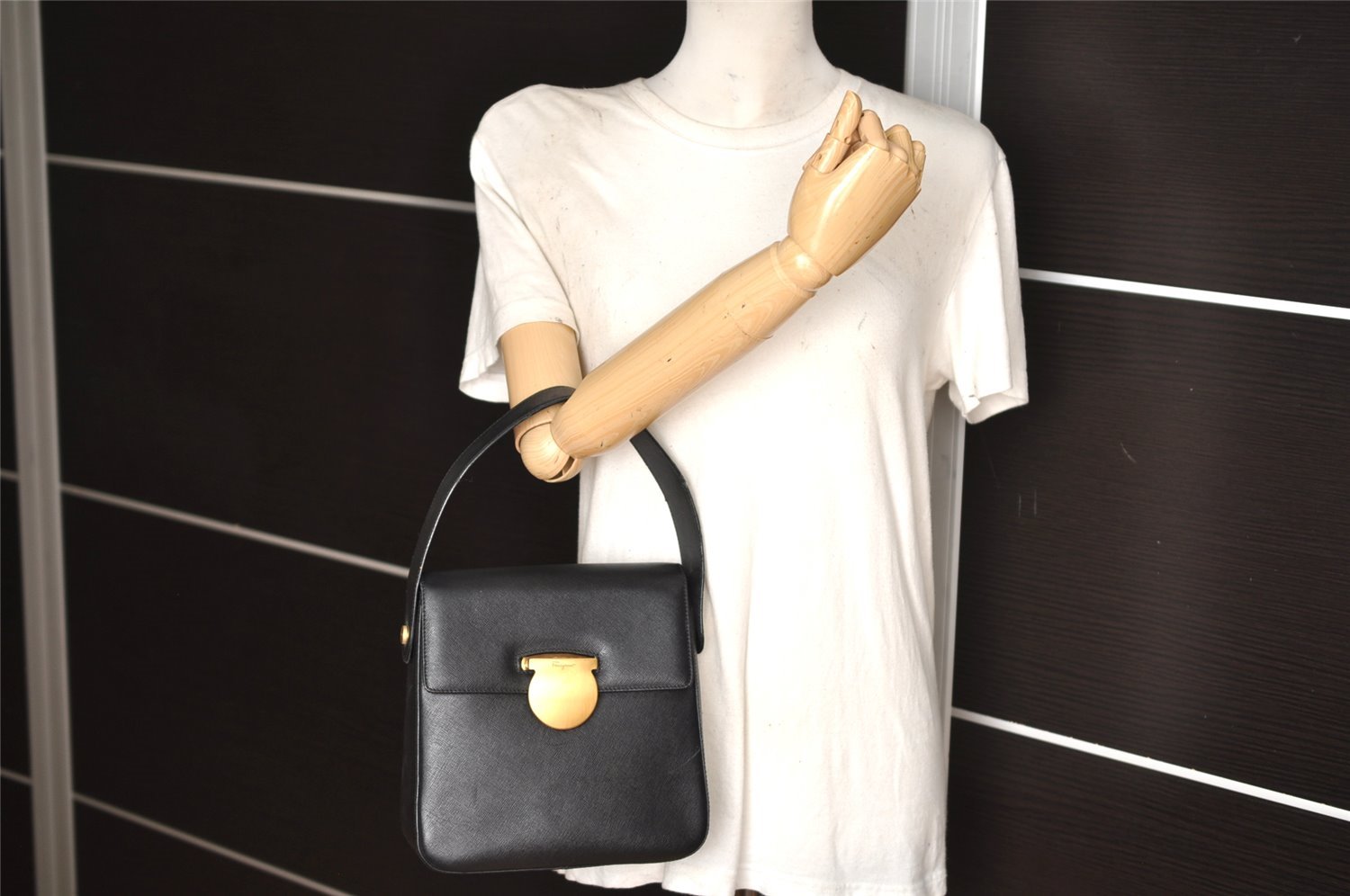 Authentic Salvatore Ferragamo Gancini Leather 2Way Shoulder Hand Bag Black 2204K