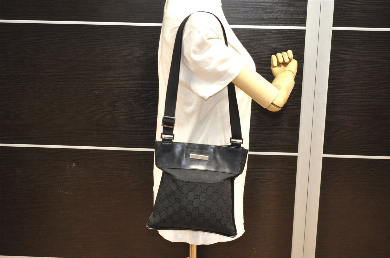 Authentic GUCCI Shoulder Cross Body Bag GG Canvas Leather 27639 Black 2215J