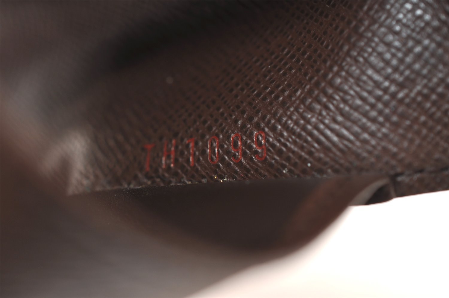 Authentic Louis Vuitton Damier Multicles 4 Key Case Holder N62631 LV 2225I