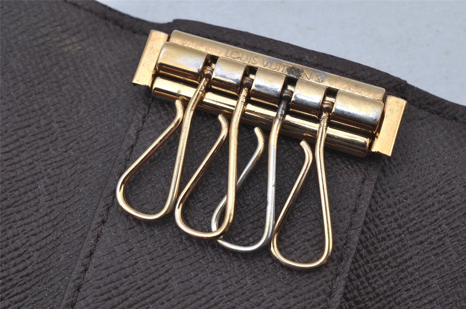 Authentic Louis Vuitton Damier Multicles 4 Key Case Holder N62631 LV 2246J