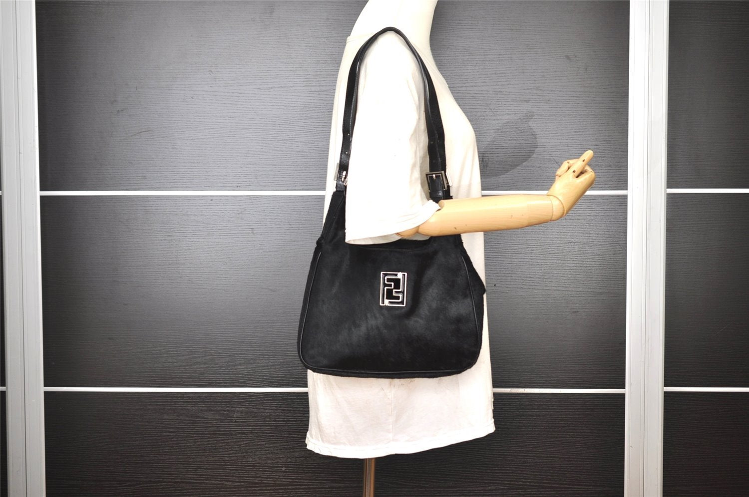 Authentic FENDI Vintage Shoulder Bag Purse Unborn Calf Leather Black 2253I