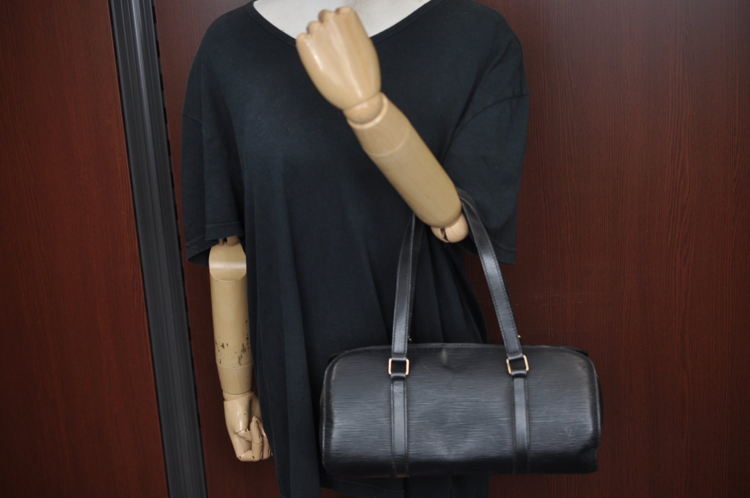 Authentic Louis Vuitton Epi Soufflot Black Hand Bag M52222 LV 2266J