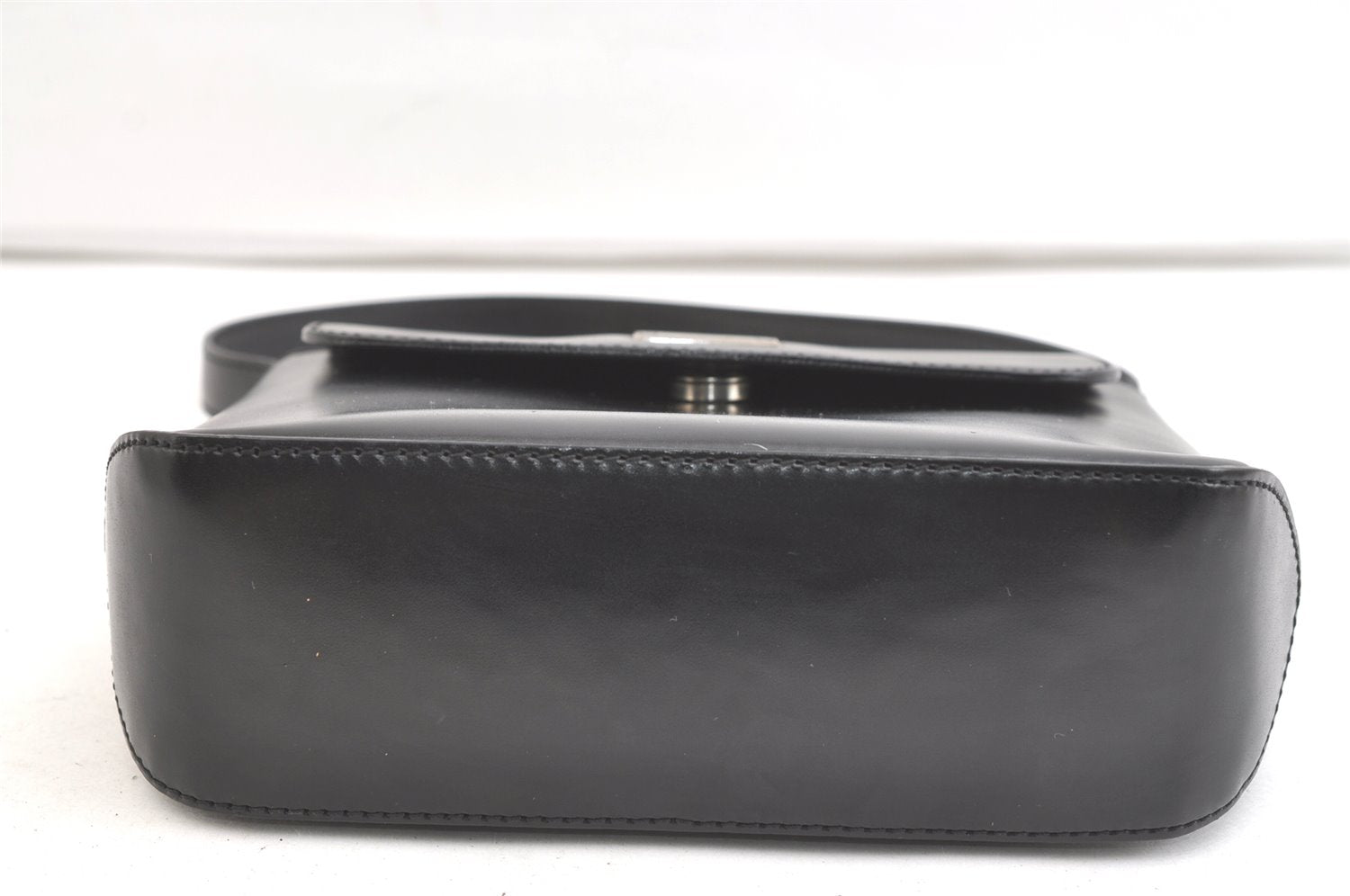 Authentic BURBERRY Vintage Leather Shoulder Hand Bag Purse Black 2266K