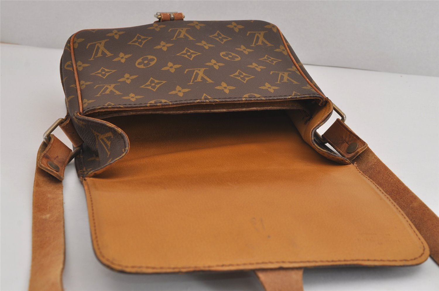 Authentic Louis Vuitton Monogram Cartouchiere MM Shoulder Bag Old Model 2270J
