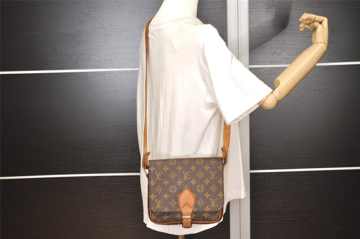 Authentic Louis Vuitton Monogram Cartouchiere MM Shoulder Bag Old Model 2270J