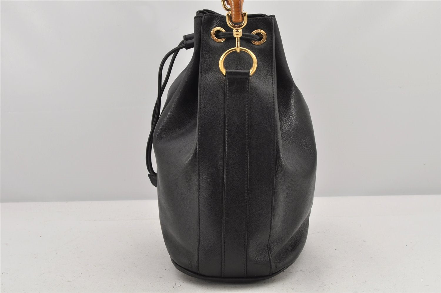 Authentic GUCCI Bamboo 2Way Shoulder Drawstring Bag Purse Leather Black 2276K