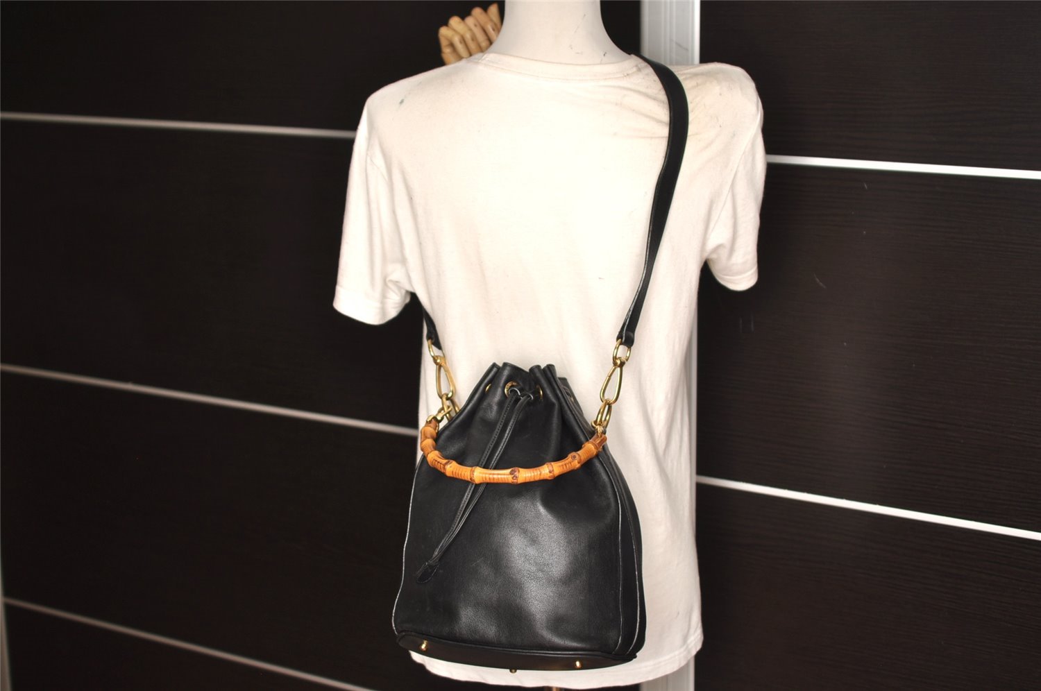 Authentic GUCCI Bamboo 2Way Shoulder Drawstring Bag Purse Leather Black 2276K