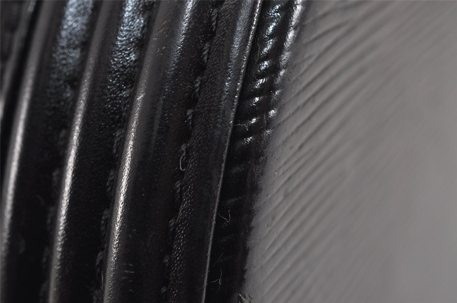 Authentic Louis Vuitton Epi Cannes Cosmetic Hand Bag Black M48032 Junk 2277J