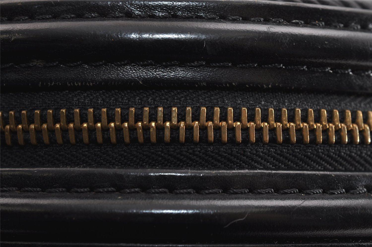 Authentic Louis Vuitton Epi Cannes Cosmetic Hand Bag Black M48032 Junk 2277J