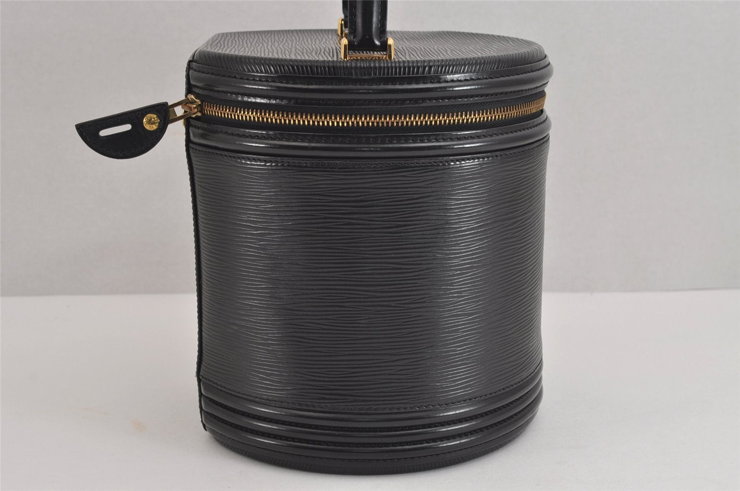 Authentic Louis Vuitton Epi Cannes Cosmetic Hand Bag Purse Black M48032 LV 2278J