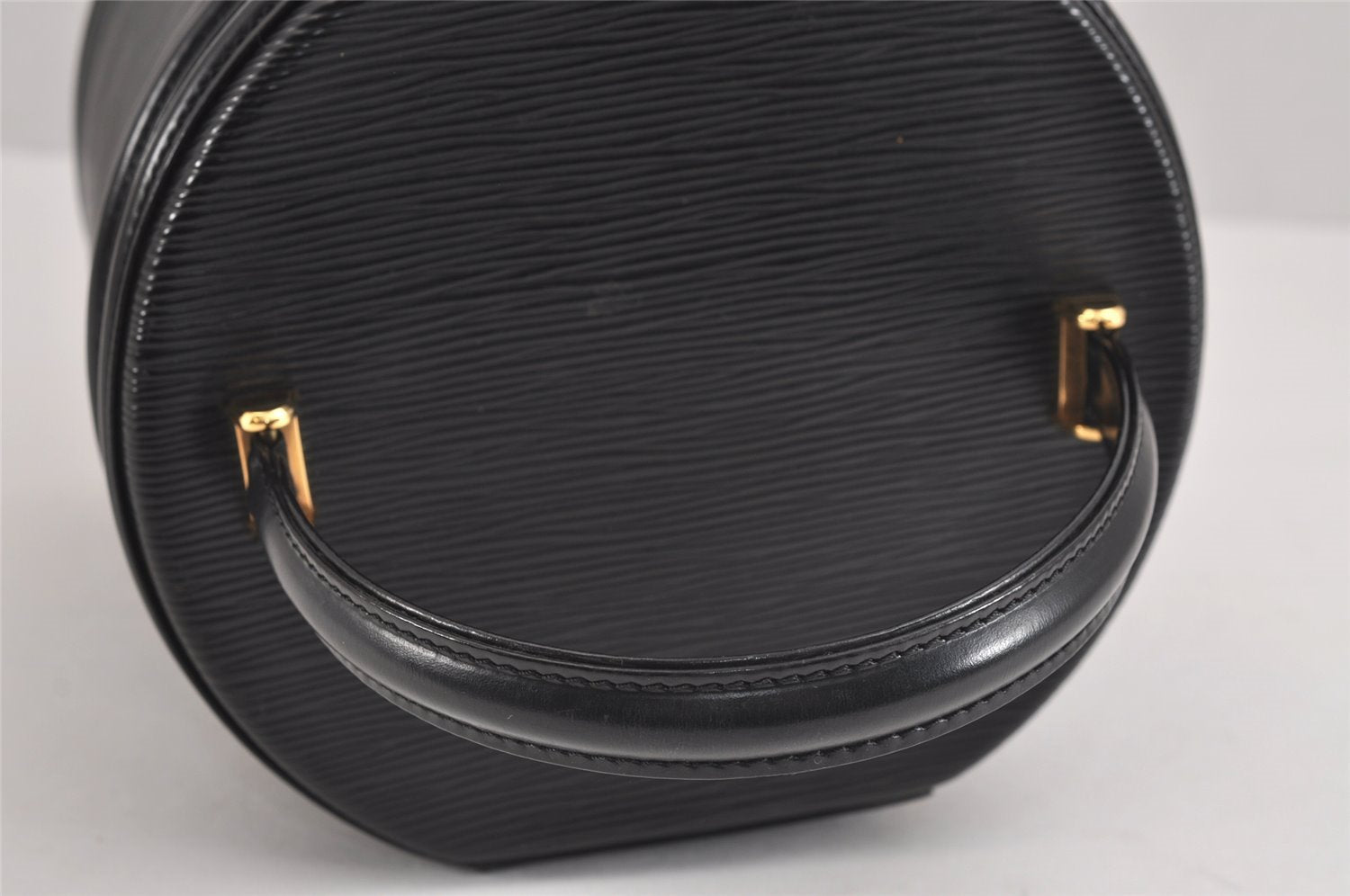 Authentic Louis Vuitton Epi Cannes Cosmetic Hand Bag Purse Black M48032 LV 2278J