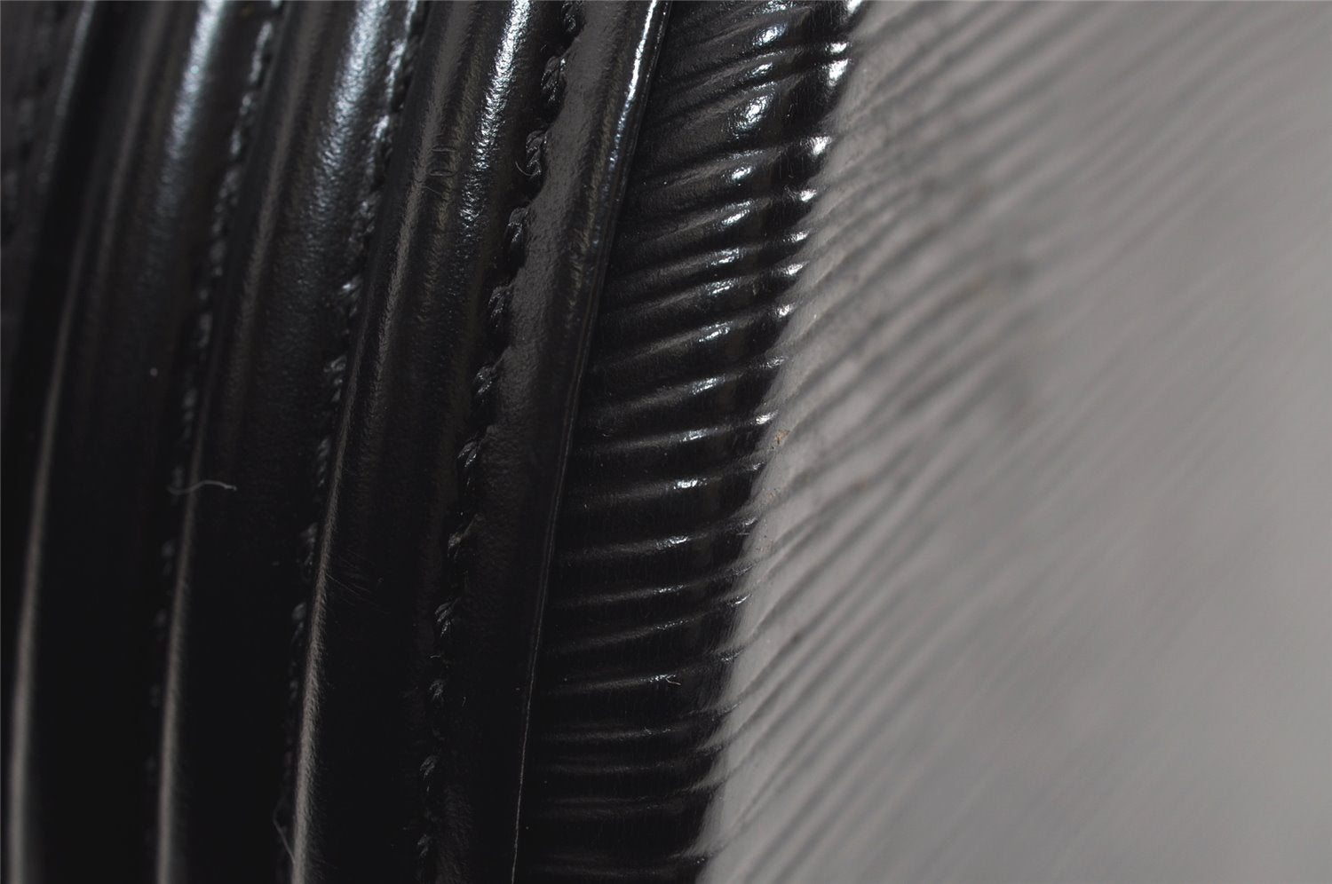 Authentic Louis Vuitton Epi Cannes Cosmetic Hand Bag Purse Black M48032 LV 2278J