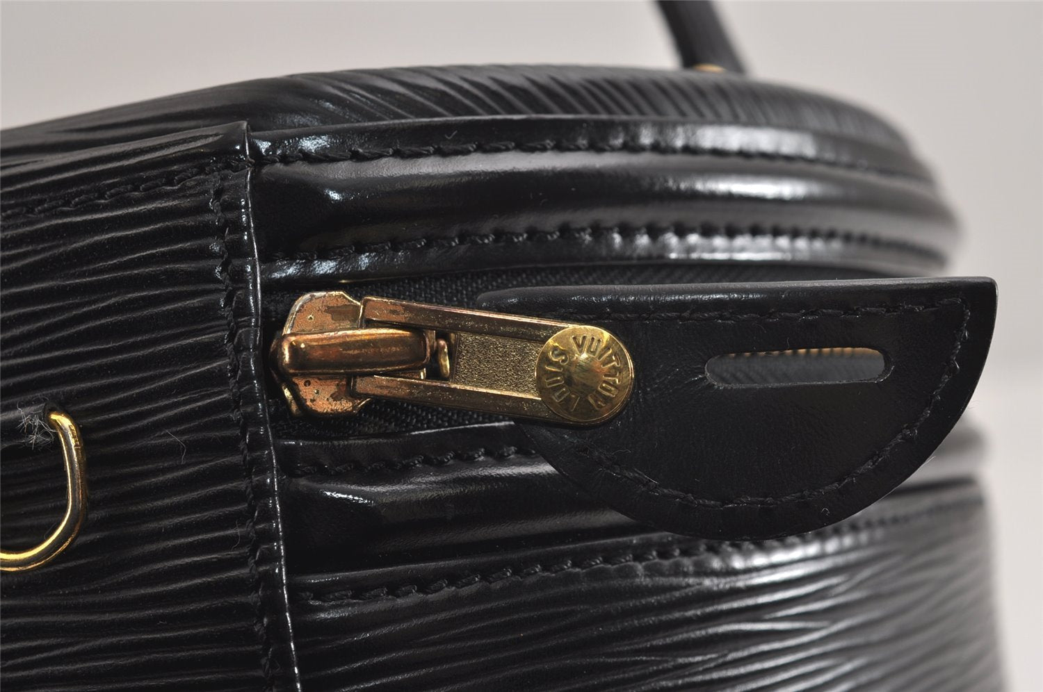 Authentic Louis Vuitton Epi Cannes Cosmetic Hand Bag Purse Black M48032 LV 2278J