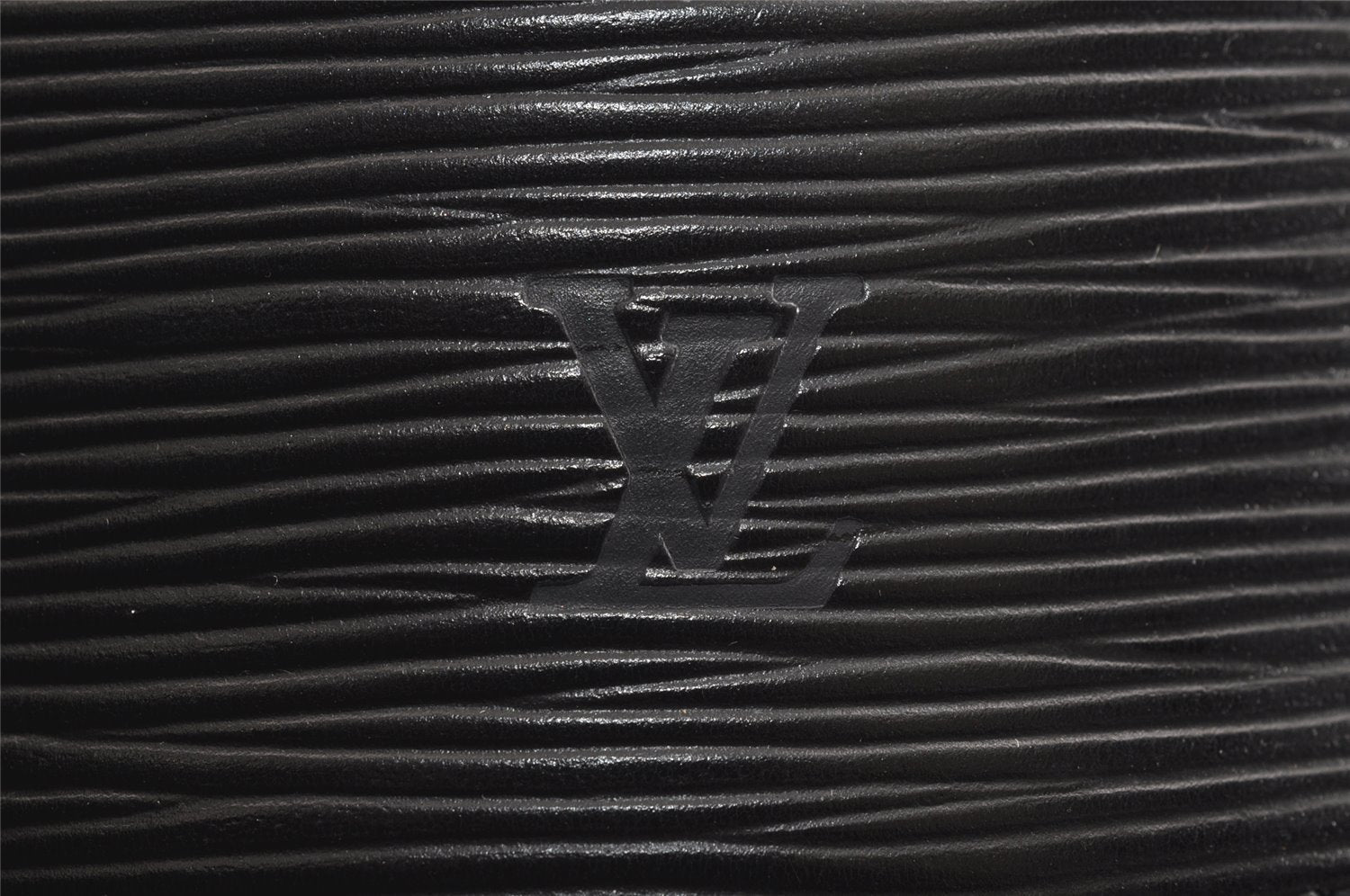 Authentic Louis Vuitton Epi Cannes Cosmetic Hand Bag Purse Black M48032 LV 2278J