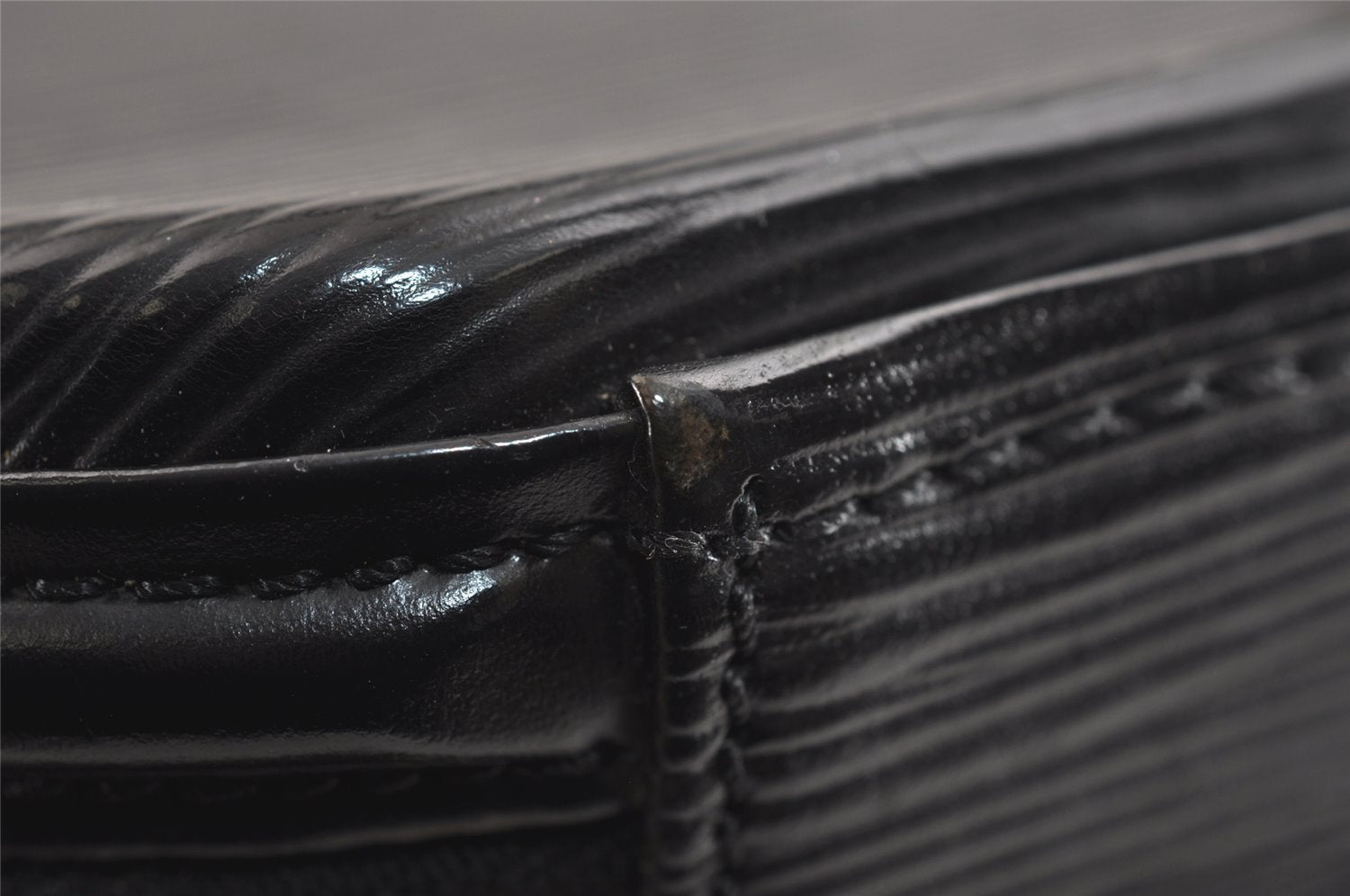 Authentic Louis Vuitton Epi Cannes Cosmetic Hand Bag Purse Black M48032 LV 2278J