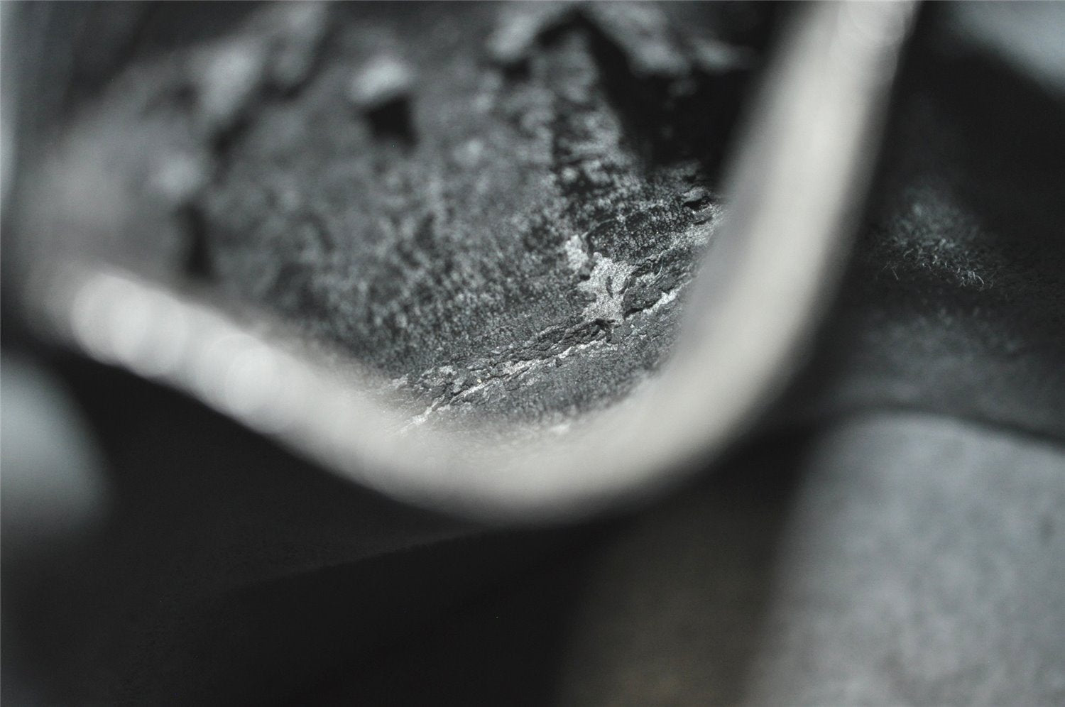 Authentic Louis Vuitton Epi Cannes Cosmetic Hand Bag Purse Black M48032 LV 2278J