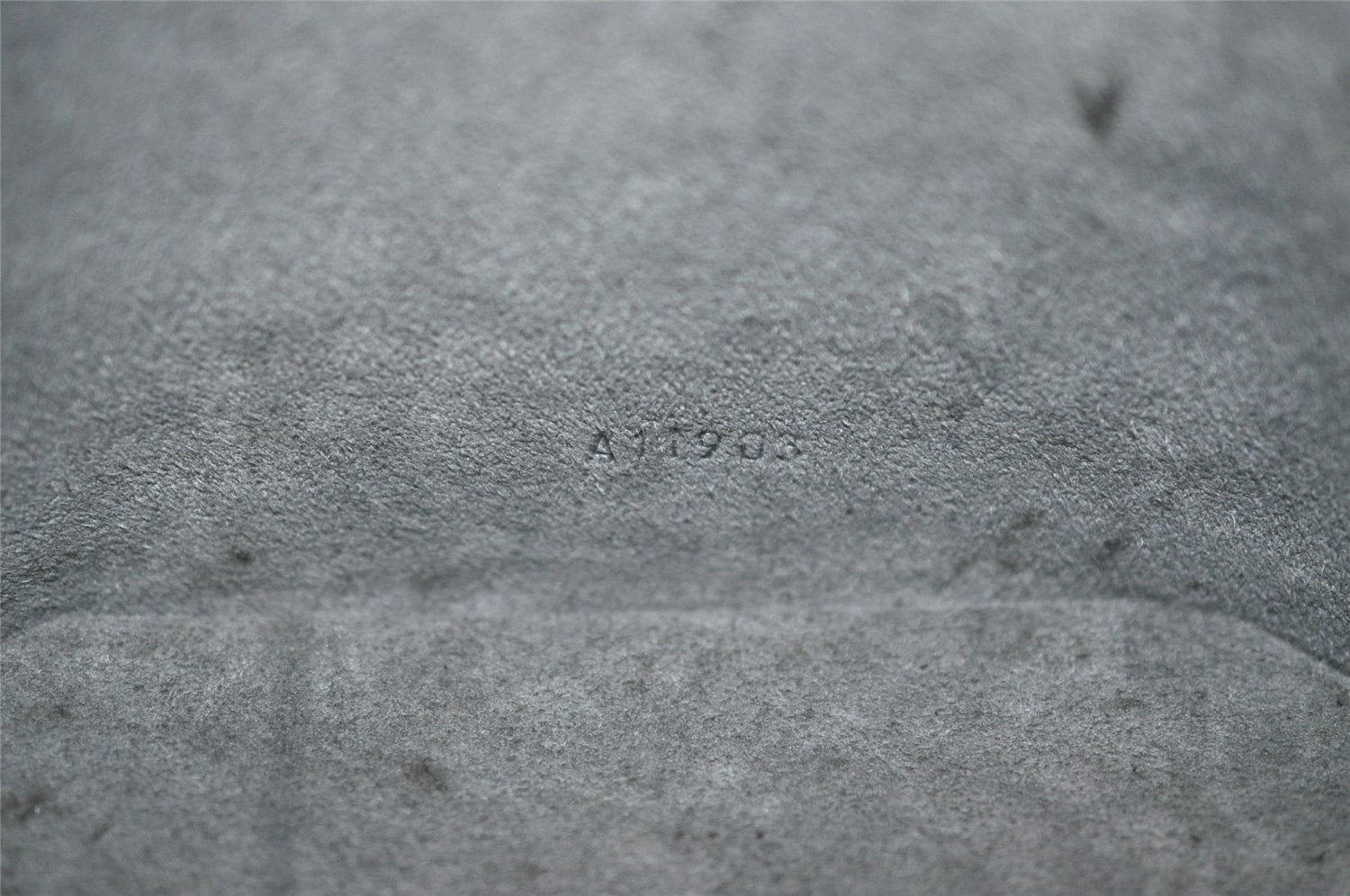 Authentic Louis Vuitton Epi Cannes Cosmetic Hand Bag Purse Black M48032 LV 2278J