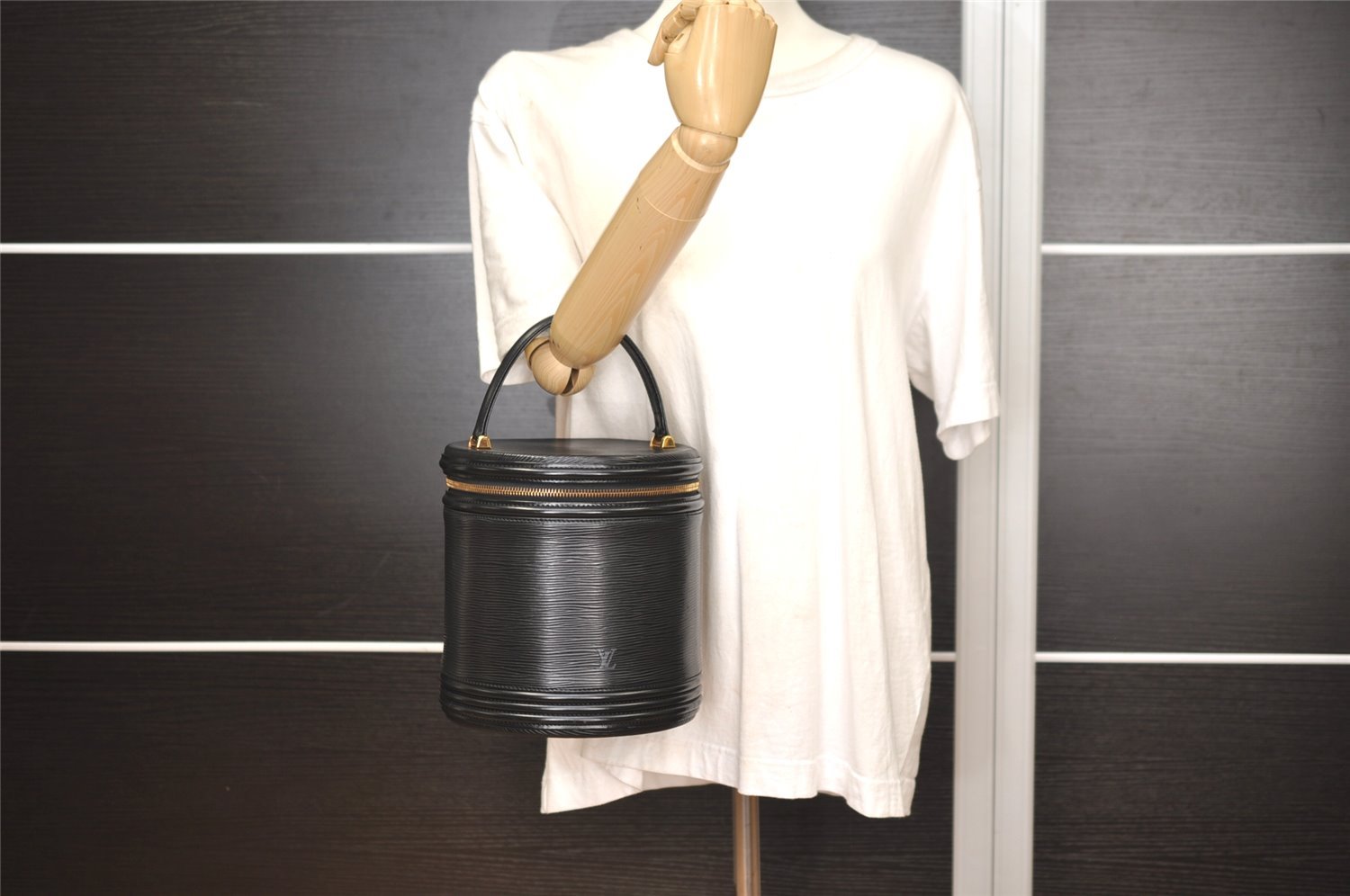 Authentic Louis Vuitton Epi Cannes Cosmetic Hand Bag Purse Black M48032 LV 2278J