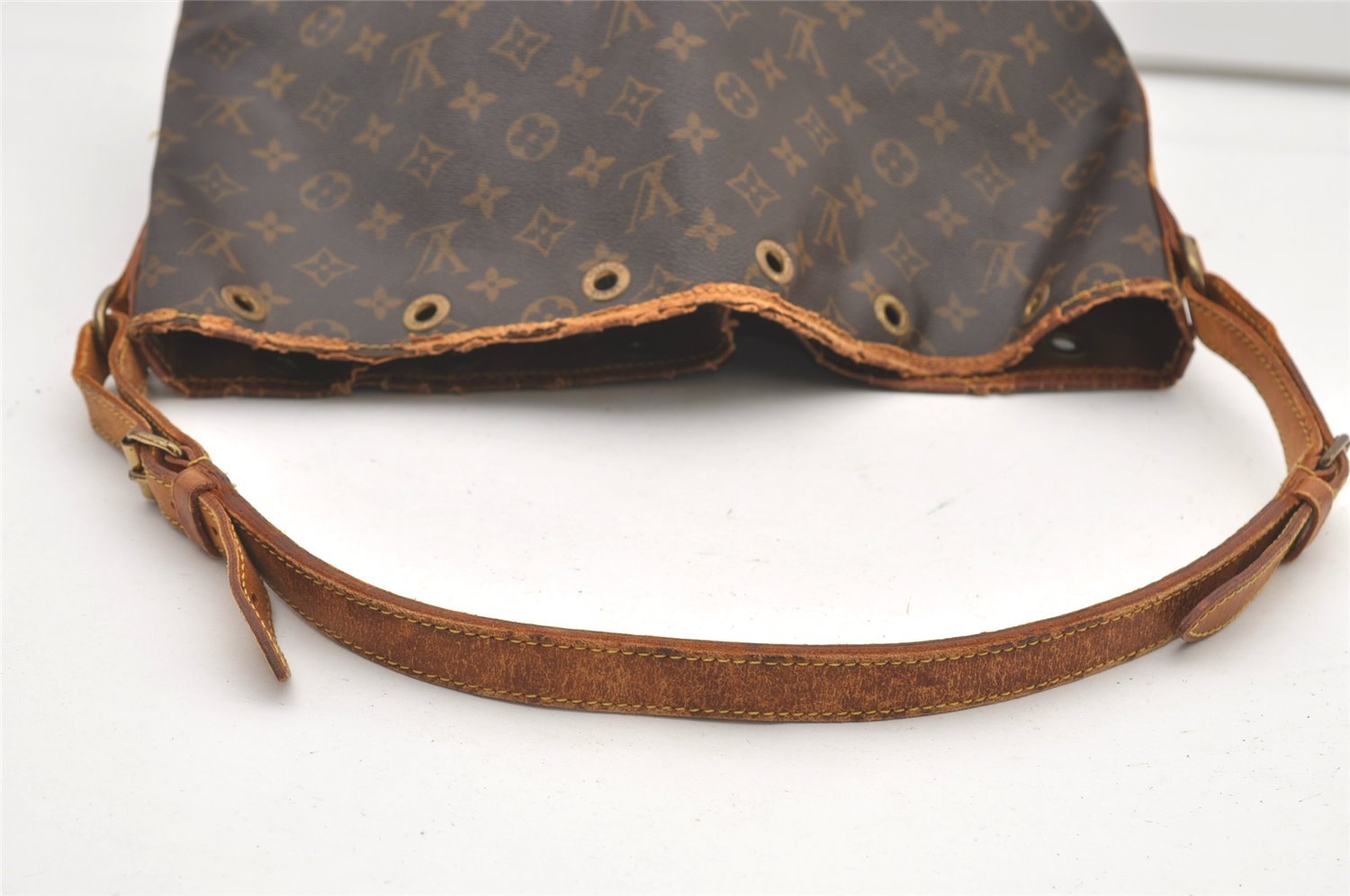 Authentic Louis Vuitton Monogram Noe Shoulder Drawstring Bag M42224 LV 2284J
