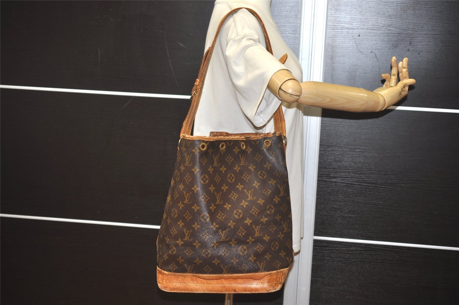 Authentic Louis Vuitton Monogram Noe Shoulder Drawstring Bag M42224 LV 2284J