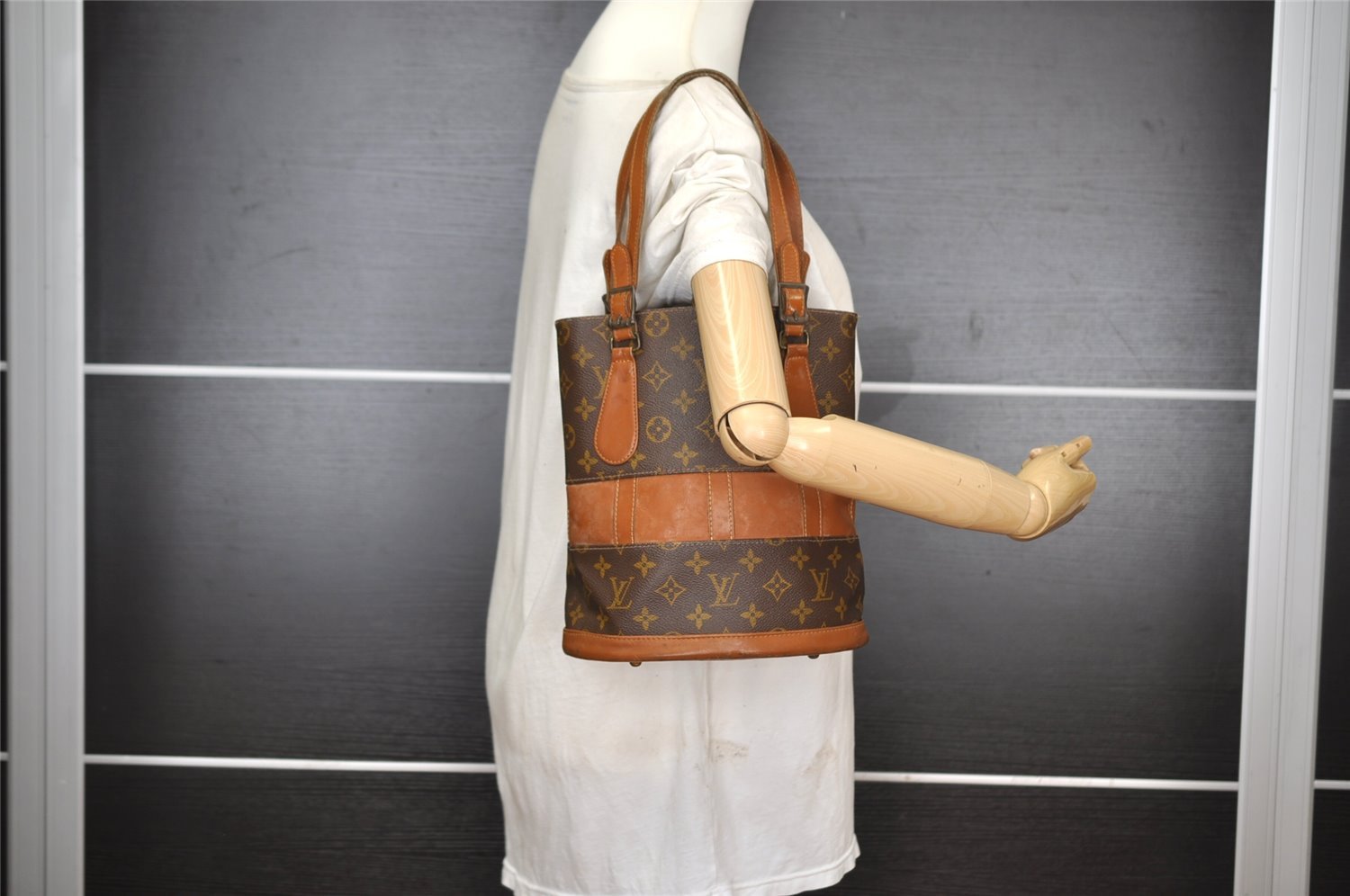 Authentic Louis Vuitton Monogram Bucket PM Shoulder Tote Bag USA Model LV 2290I