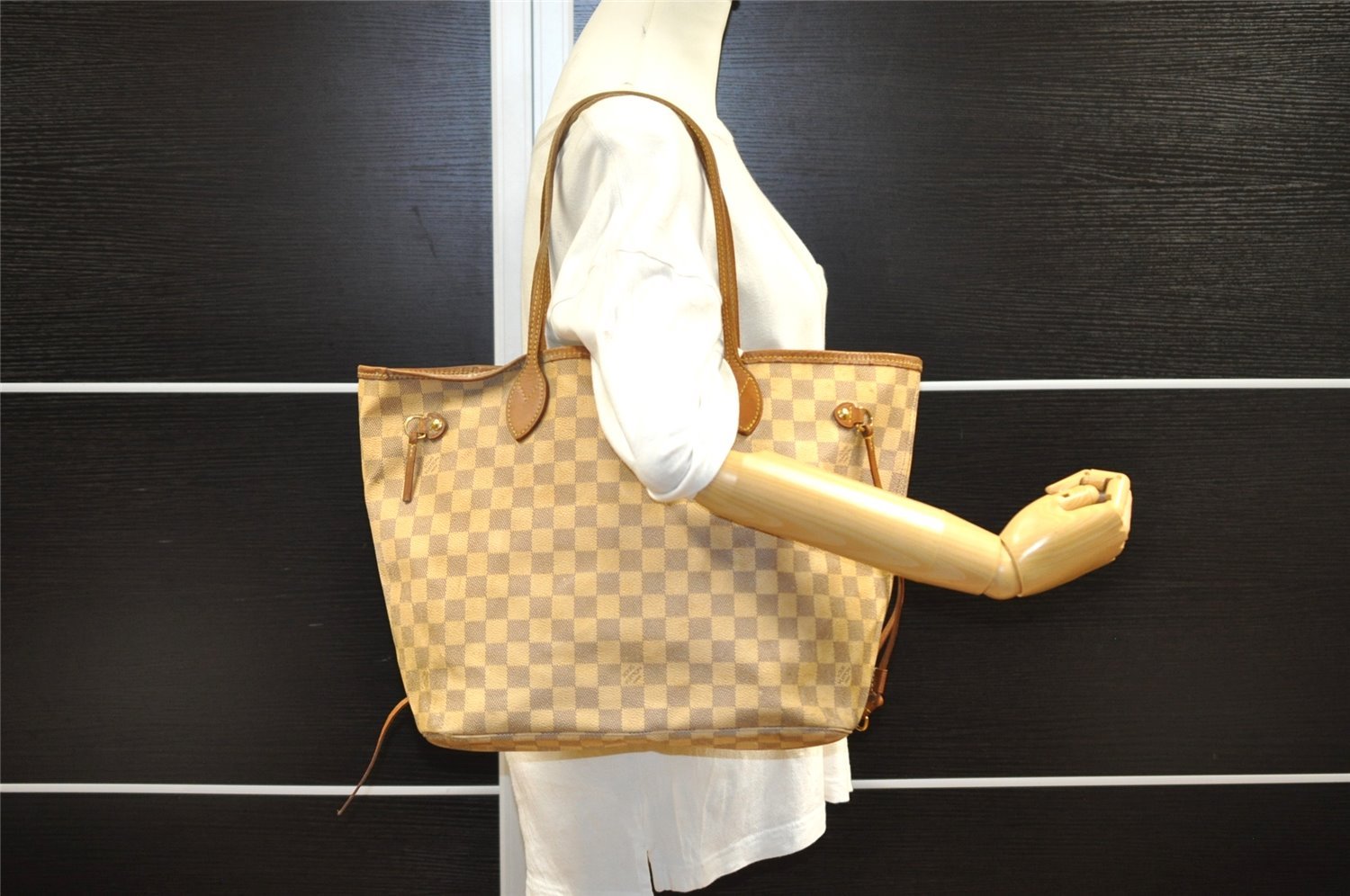 Authentic Louis Vuitton Damier Azur Neverfull MM Tote Bag N51107 LV 2295I