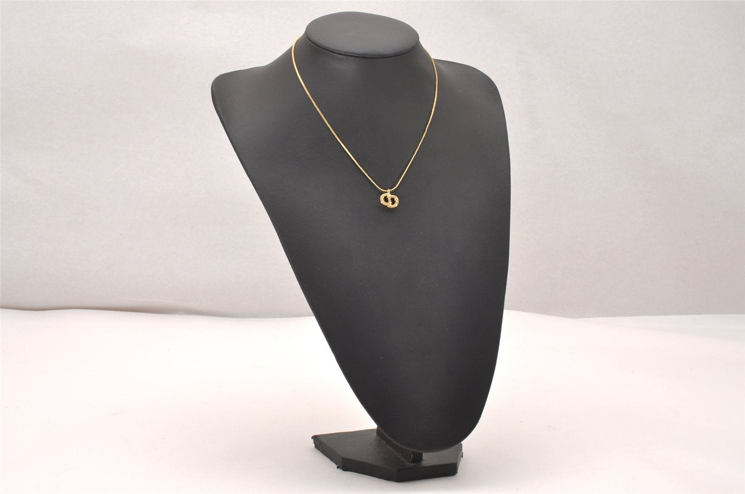 Authentic Christian Dior Gold Tone Chain Rhinestone Pendant Necklace CD 2313J