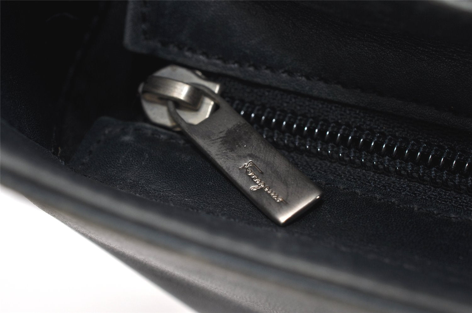 Authentic Salvatore Ferragamo Vara Shoulder Hand Bag Purse Leather Navy SF 2316K