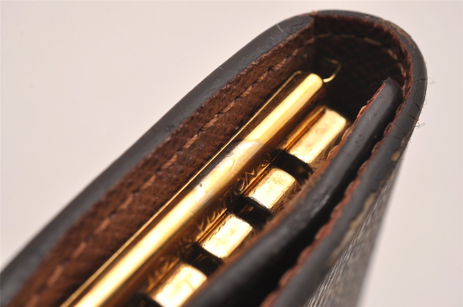 Authentic Louis Vuitton Damier Multicles 4 Key Case Holder N62631 LV 2322J