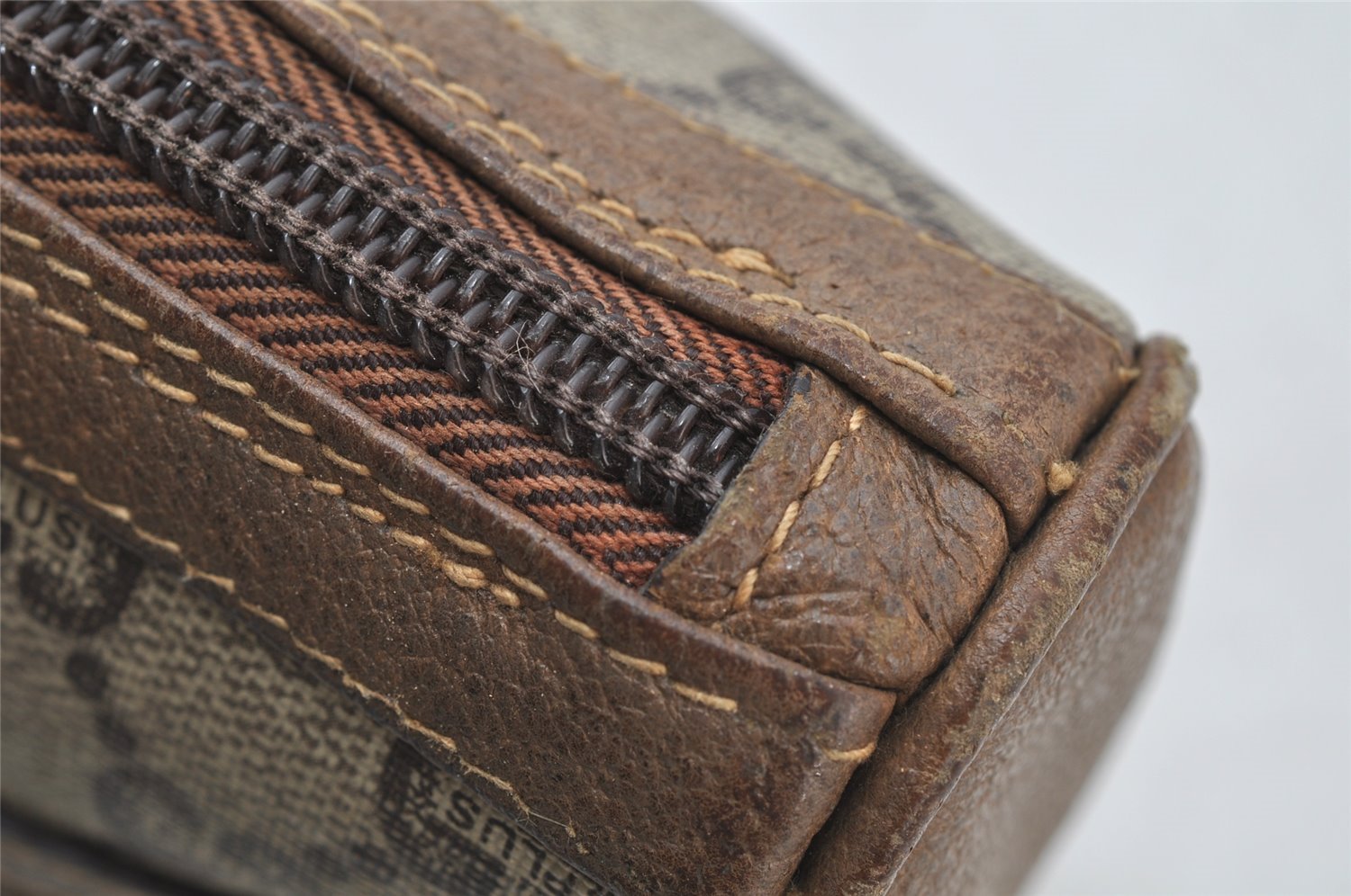 Authentic GUCCI GG Plus Clutch Hand Bag Purse GG PVC Leather Brown Junk 2326J