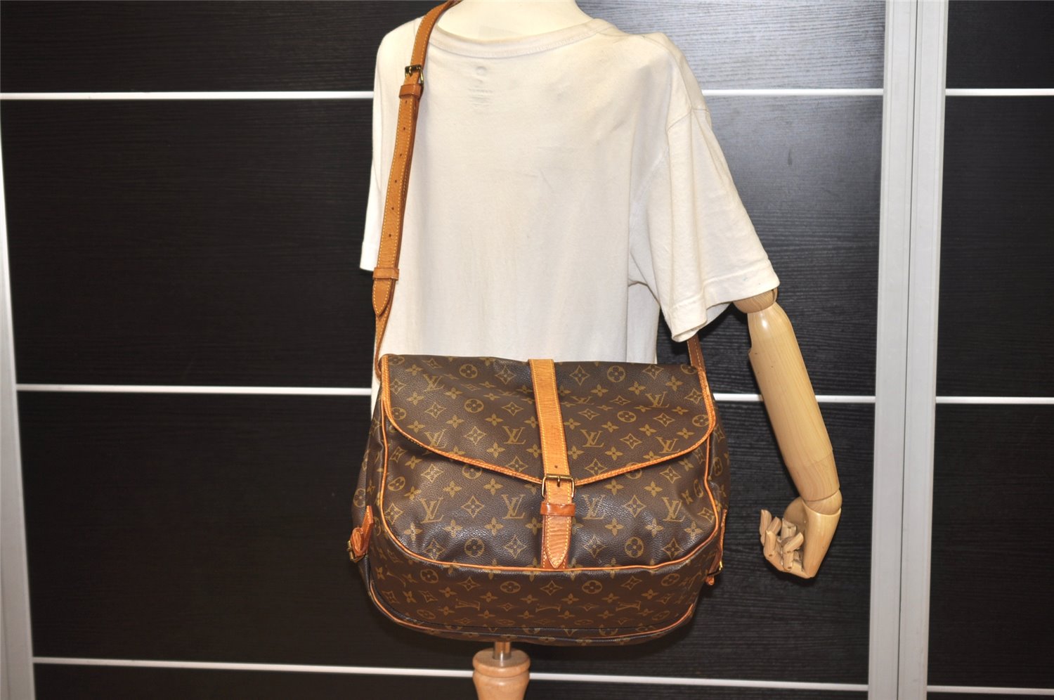 Authentic Louis Vuitton Monogram Saumur 35 Shoulder Cross Bag M42254 LV 2326K