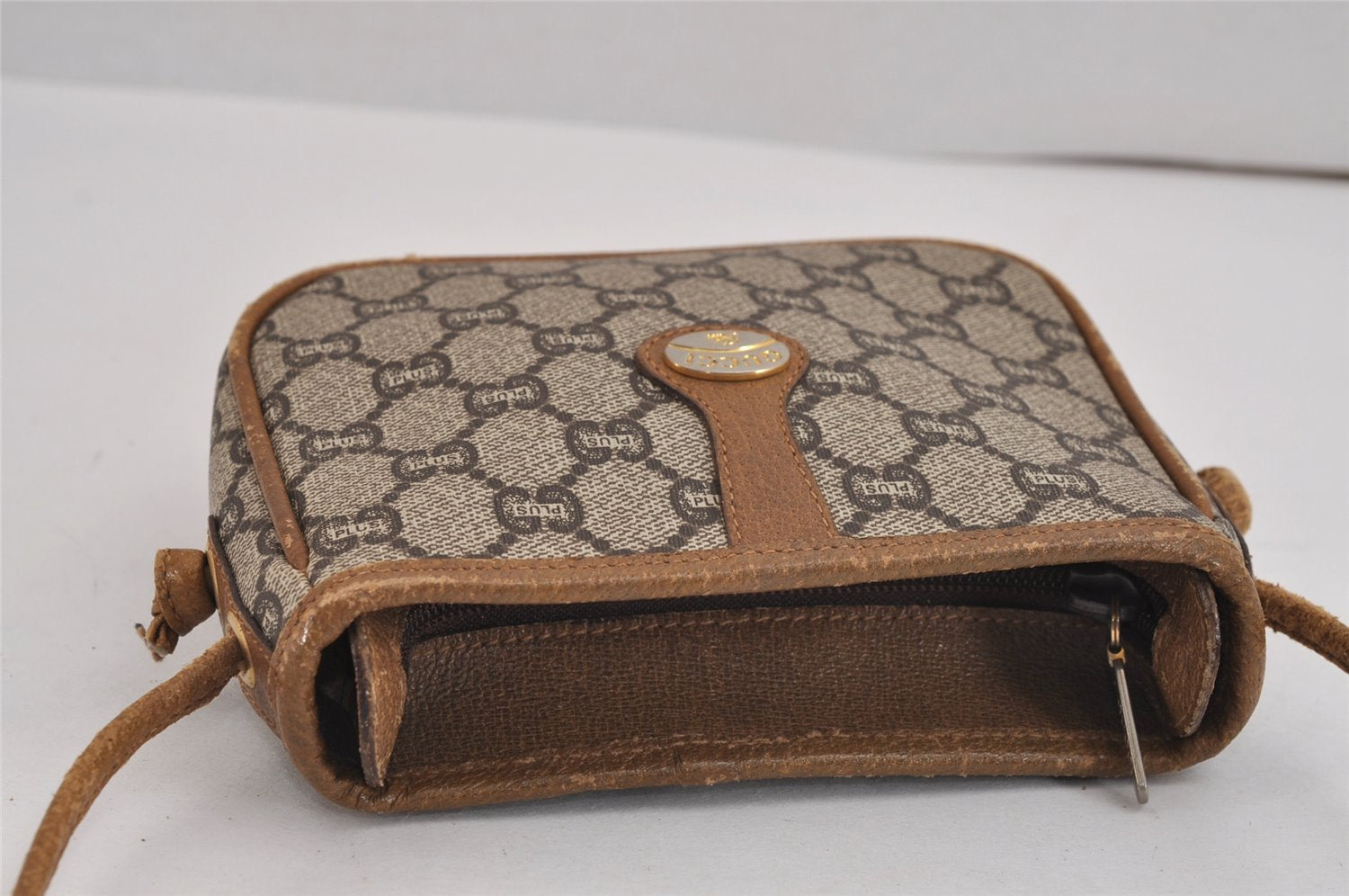 Authentic GUCCI GG Plus Shoulder Bag Purse GG PVC Leather Brown Junk 2330J