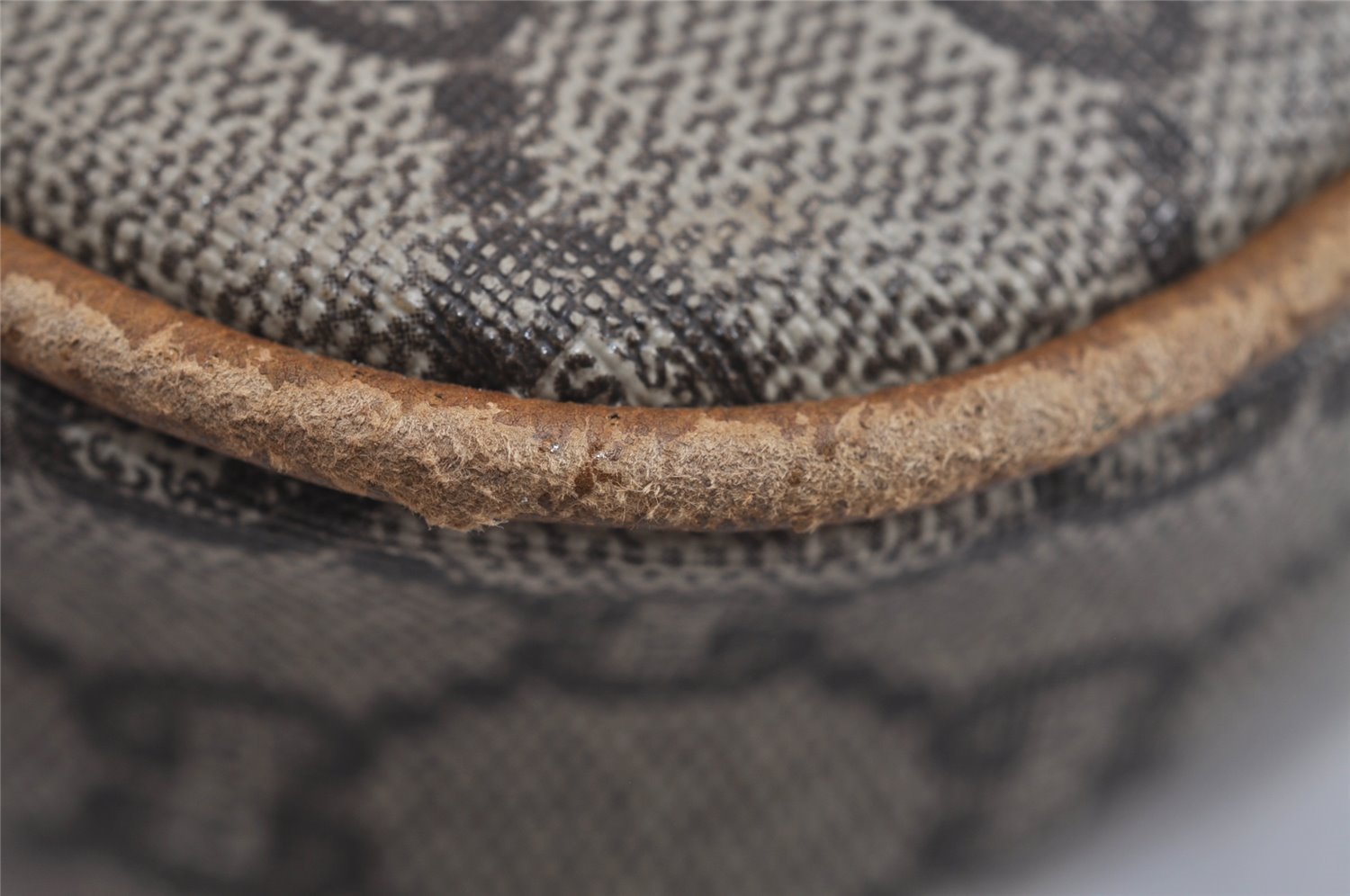 Authentic GUCCI GG Plus Shoulder Bag Purse GG PVC Leather Brown Junk 2330J